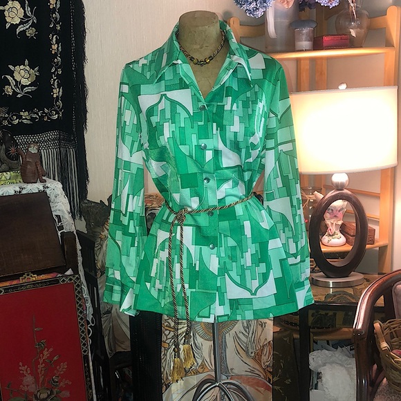 Vintage 1960’s Pykettes, green abstract, nylon/acetate blouse- dagger collar - Picture 2 of 9